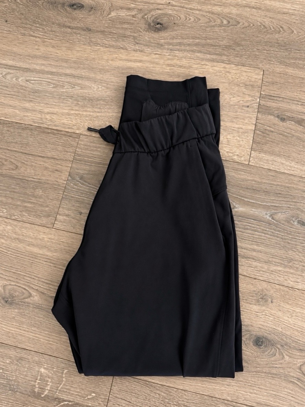 Lululemon straight leg sweatpants, black, size 8